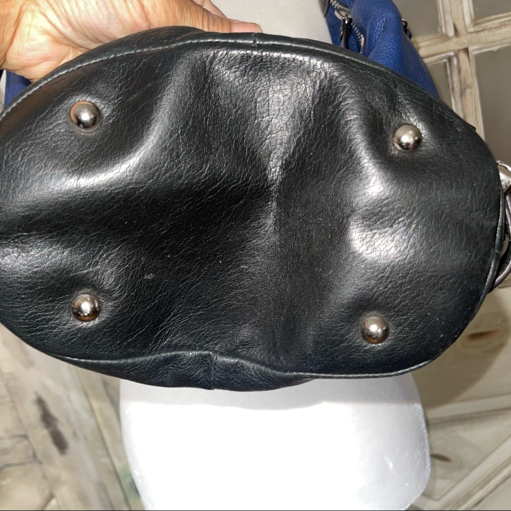 B. Makowsky bucket bag leather blue/black - Picture 8 of 13